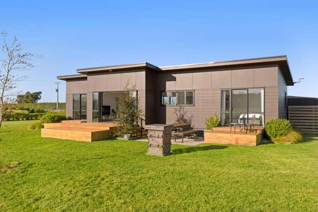 Charming Lifestyle Property in Burnt Hill!
