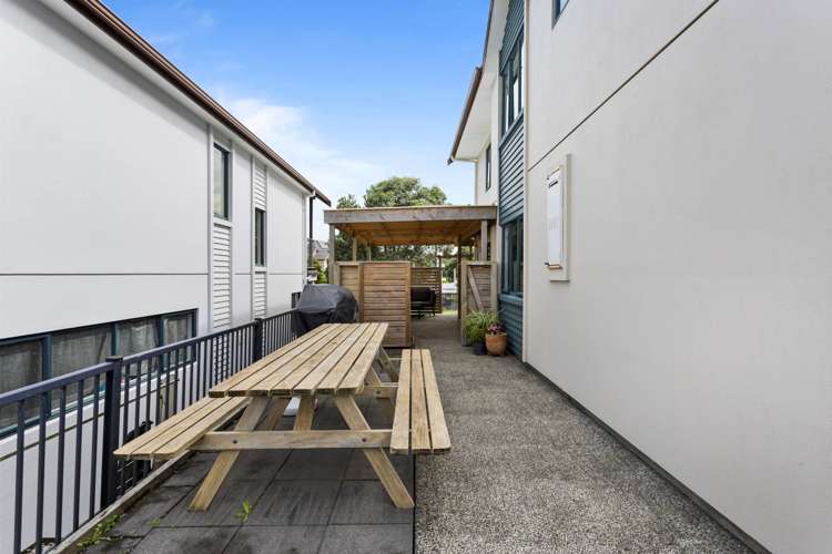 131 Fernhill Way Albany_16