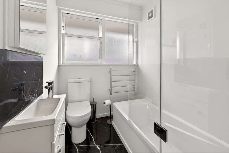 2/443 Church Street Palmerston North_13