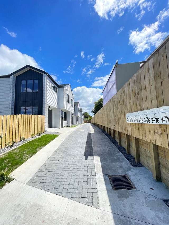 Stylish Townhouse in Te Atatu South