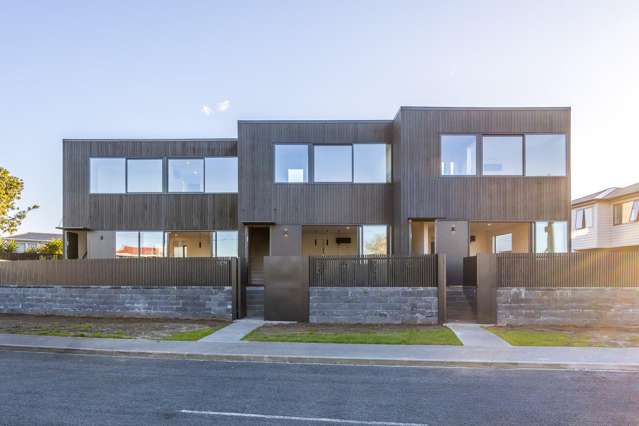 Brand New Executive Townhouse | 4 Bedrooms | Water Views | $920 per Week