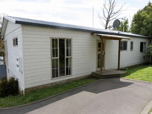 Three Bedroom Home with Elevated Gully Views