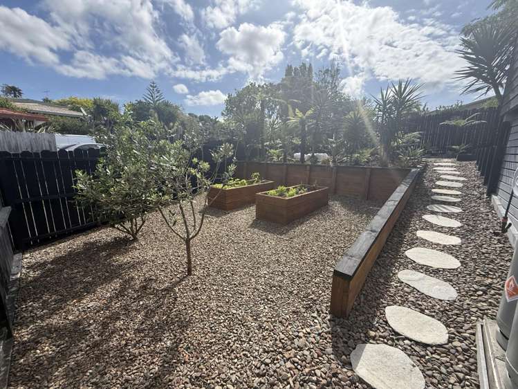 9A Shadon Place Stanmore Bay_23