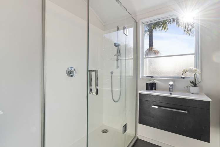 4/60 Larchwood Avenue Westmere_10