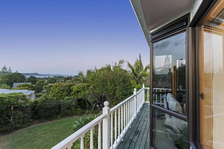 6 Higham Ferrers Place Red Beach_13