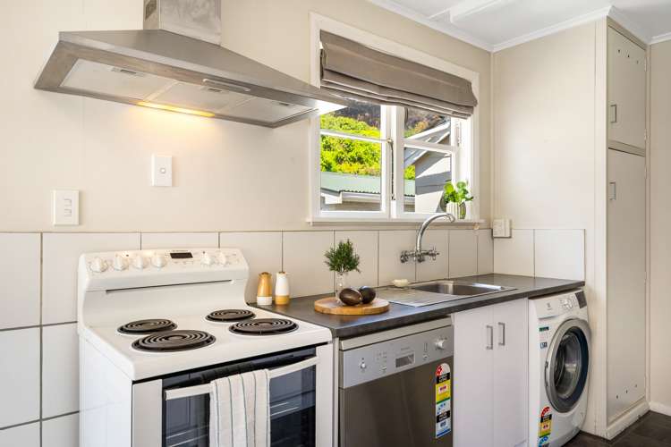 200 Waddington Drive Naenae_5