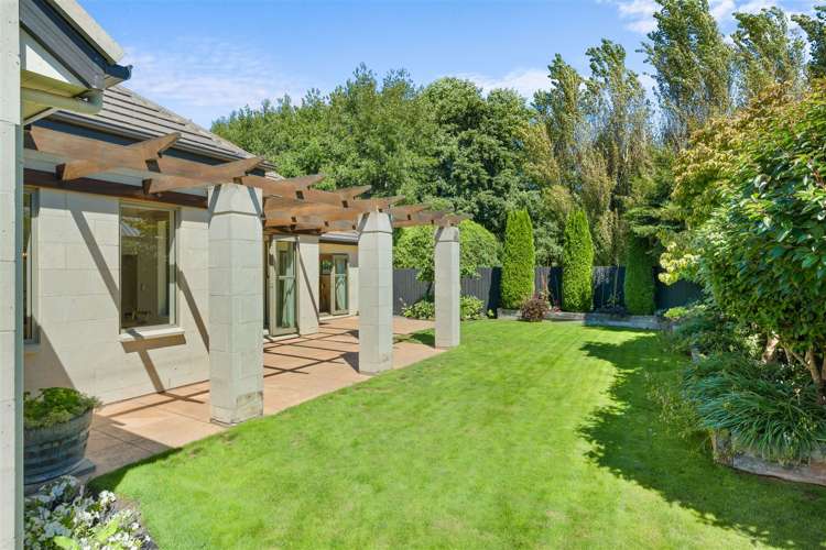 6 Royal Court Northwood_18