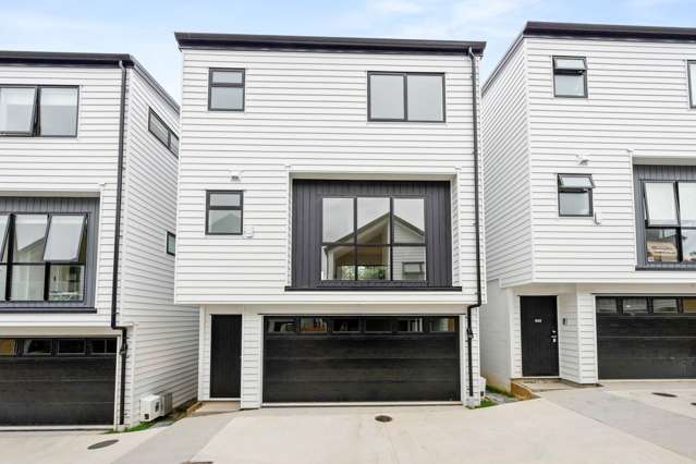Approx. 200 sqm floor area Walk to Macleans