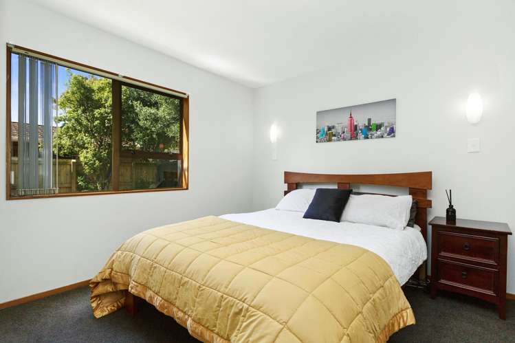 42 McEnroe Grove Naenae_14