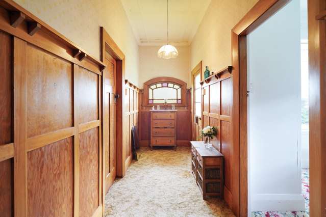 37 High Street East Nightcaps_3