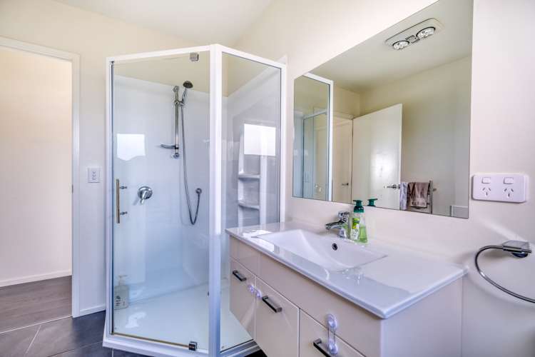 19 Sunrise Place Cable Bay_35