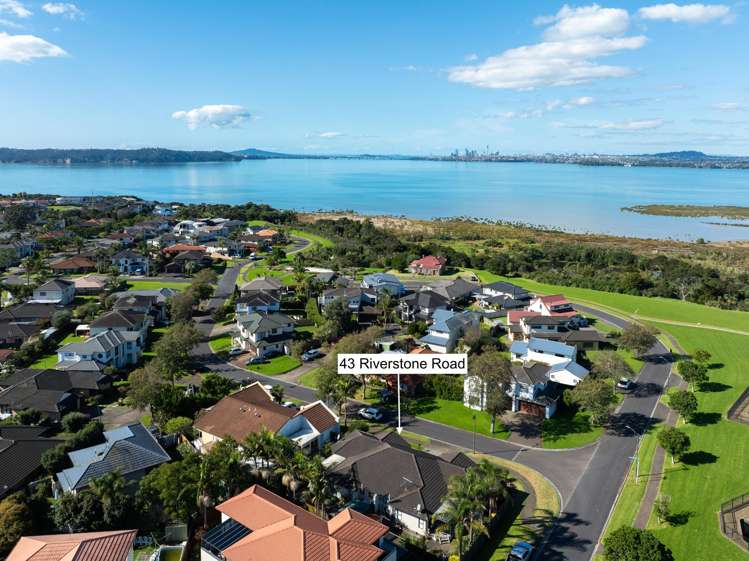 43 Riverstone Road Te Atatu Peninsula_1