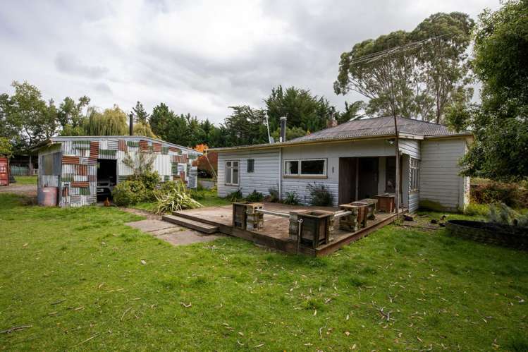 657 Domett Road Domett_19