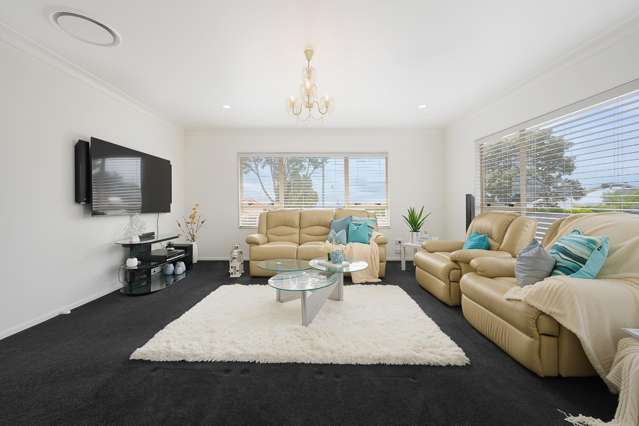 117 & 117A Awaroa Road Sunnyvale_1