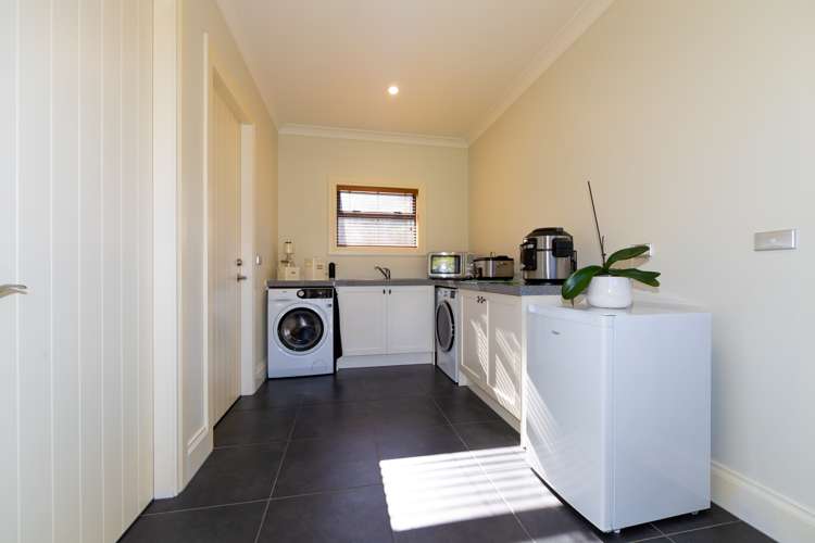 12 Oak Place Poraiti_19