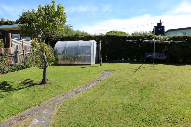 8 Miro Street Kaka Point_15