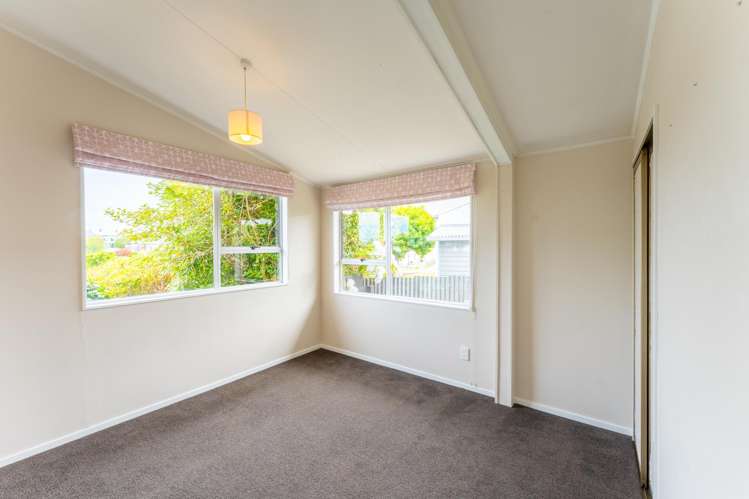 2/23 Baker Street West End_10