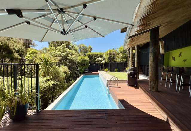 Modern Oasis with Heated Swimming Pool and Entertainer’s Dream!