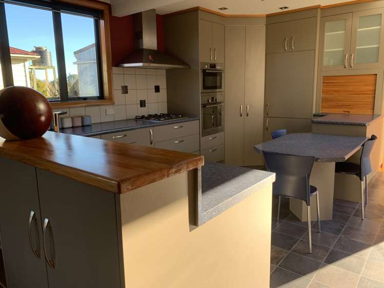 37 Main Road Owaka_14