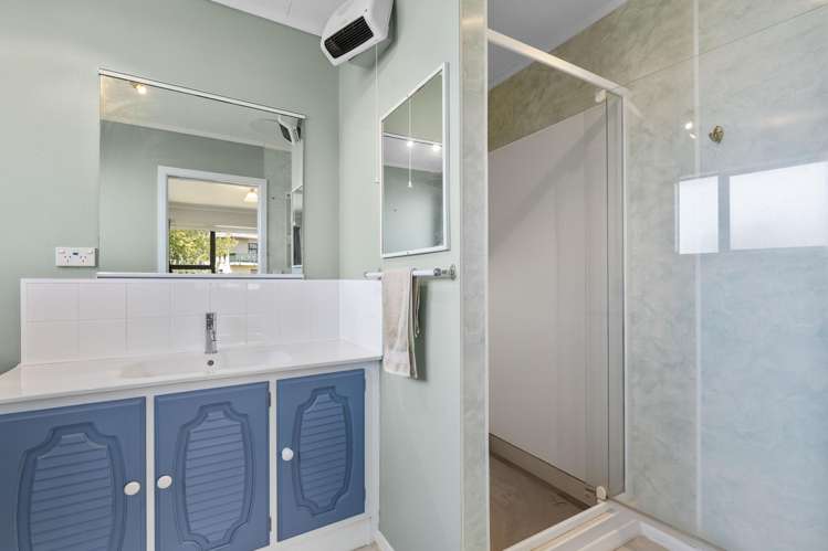 8 La Salle Drive Westown_13