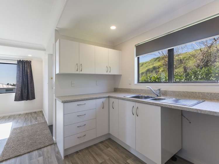 6 Philomel Crest Welcome Bay_12