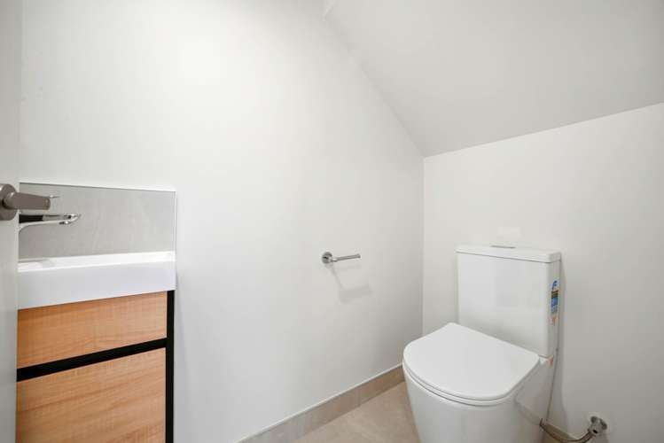 2/14B Porter Avenue Te Atatu South_9