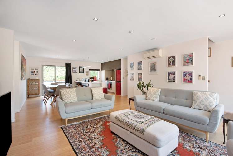 35 Saddleback Grove Karori_11