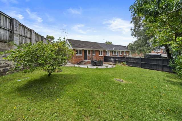 Affordable Ellerslie Entry - Brick & Tile Beauty