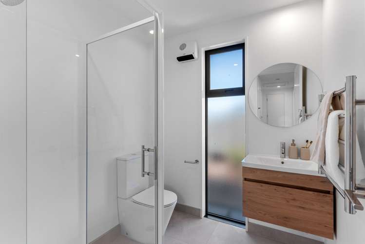 1-4/15 Feilding Street Addington_11