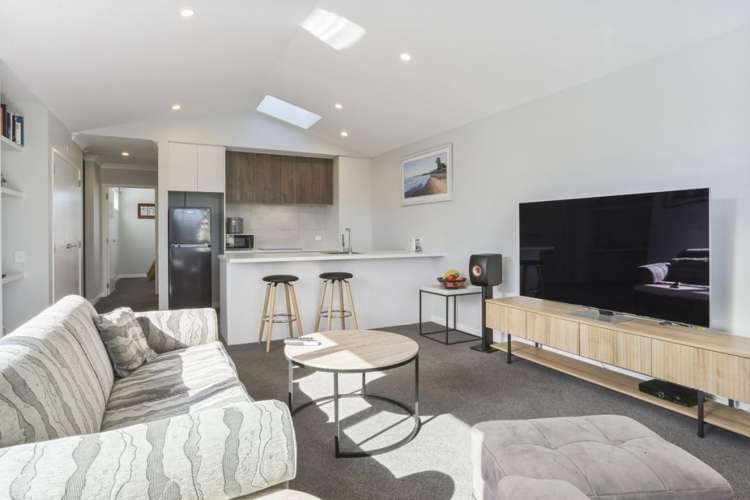 318/30 Bob Robertson Drive Woodend_7