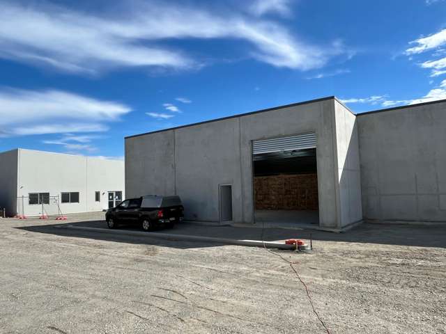 6/8 Lake Bryndwr Lane Burnside_3