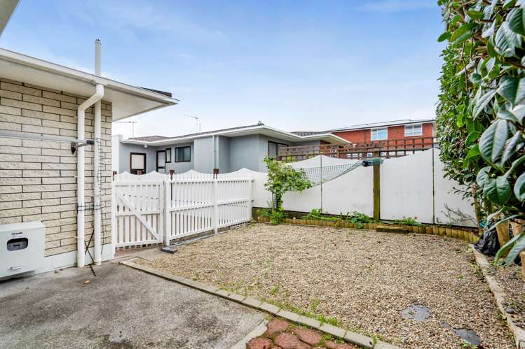 80 Tukapa Street Westown_19