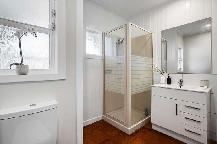 57 Onewa Road Northcote_14