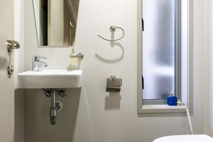 2/30 Ingle Avenue Waipahihi_25