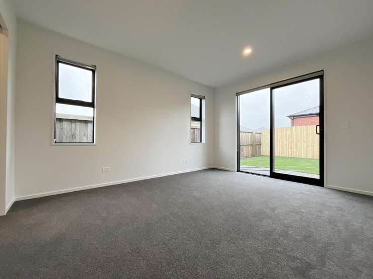 26 Accadia Drive 11103_12