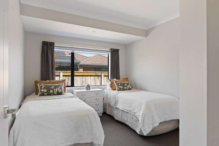 7 Silverstone Place Lytton West_13