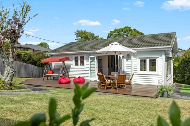 Cute Cottage On Sunny Freehold Site