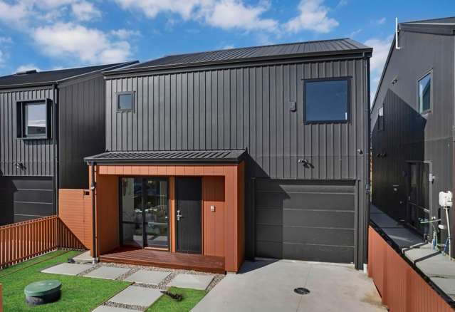 Modern living in Karaka