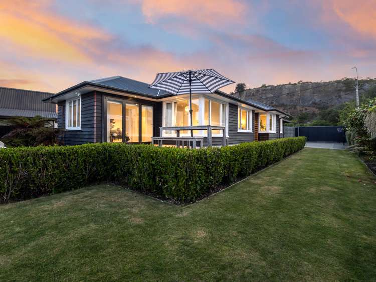 29 Main Road Redcliffs_24