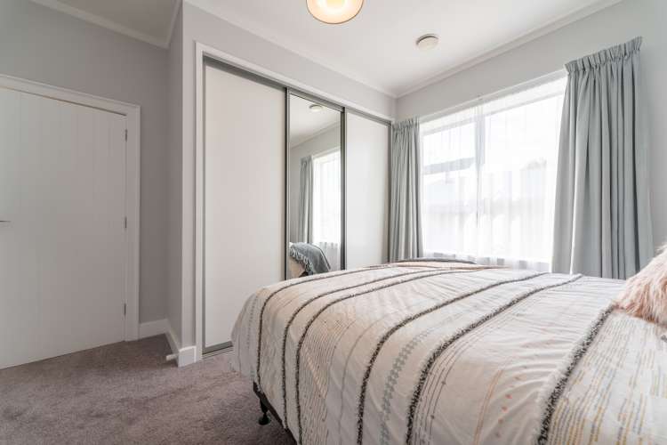 8 Lisava Avenue Seaview_11