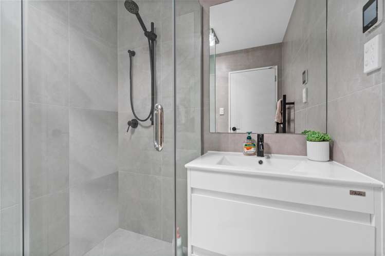 5/1a Royal View Road Te Atatu South_14