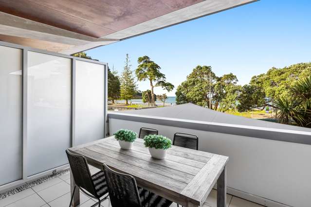 2/6 Beach Front Lane Browns Bay_3