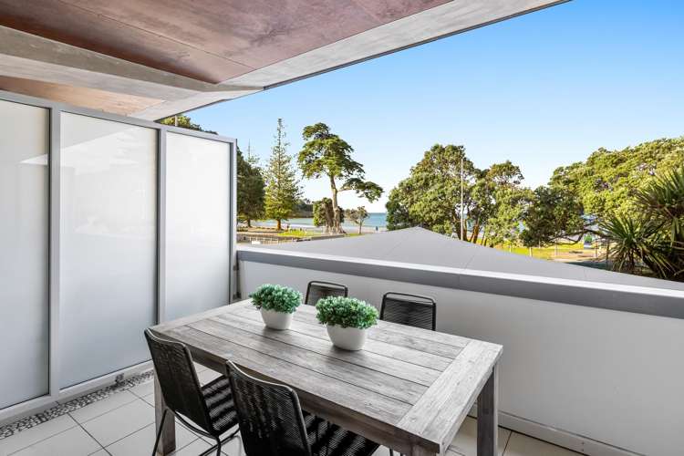 2/6 Beach Front Lane Browns Bay_2