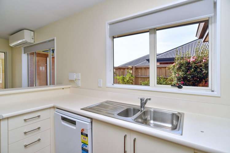 2c Hilton Drive Amberley_10