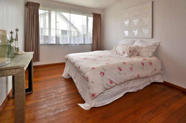 8 Avro Crescent Hornby_8