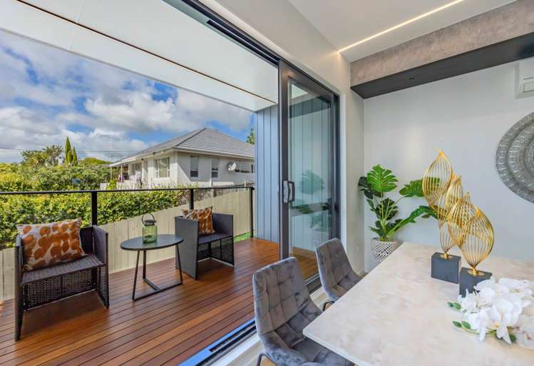 8/18 Riverview Road New Lynn_5