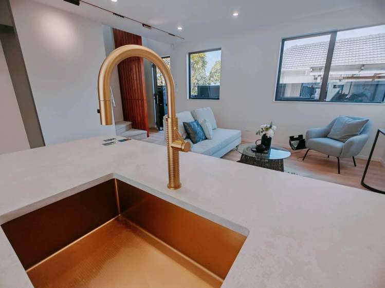 2/75 Ash Street_5