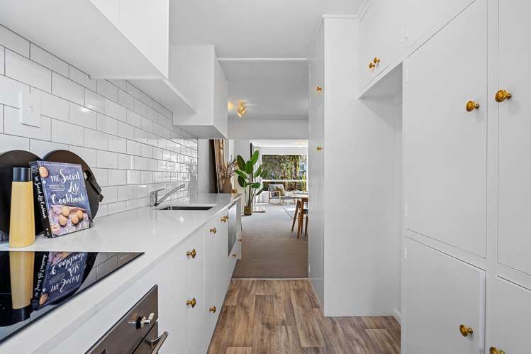 2/36 Office Road Merivale_2