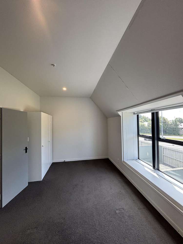 8/16 Cecil Place Waltham_6