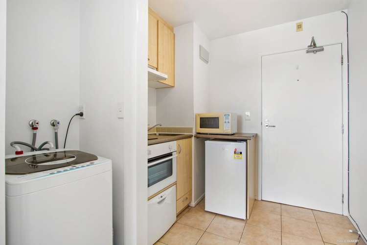 5d/10 Crown Lynn Place New Lynn_9